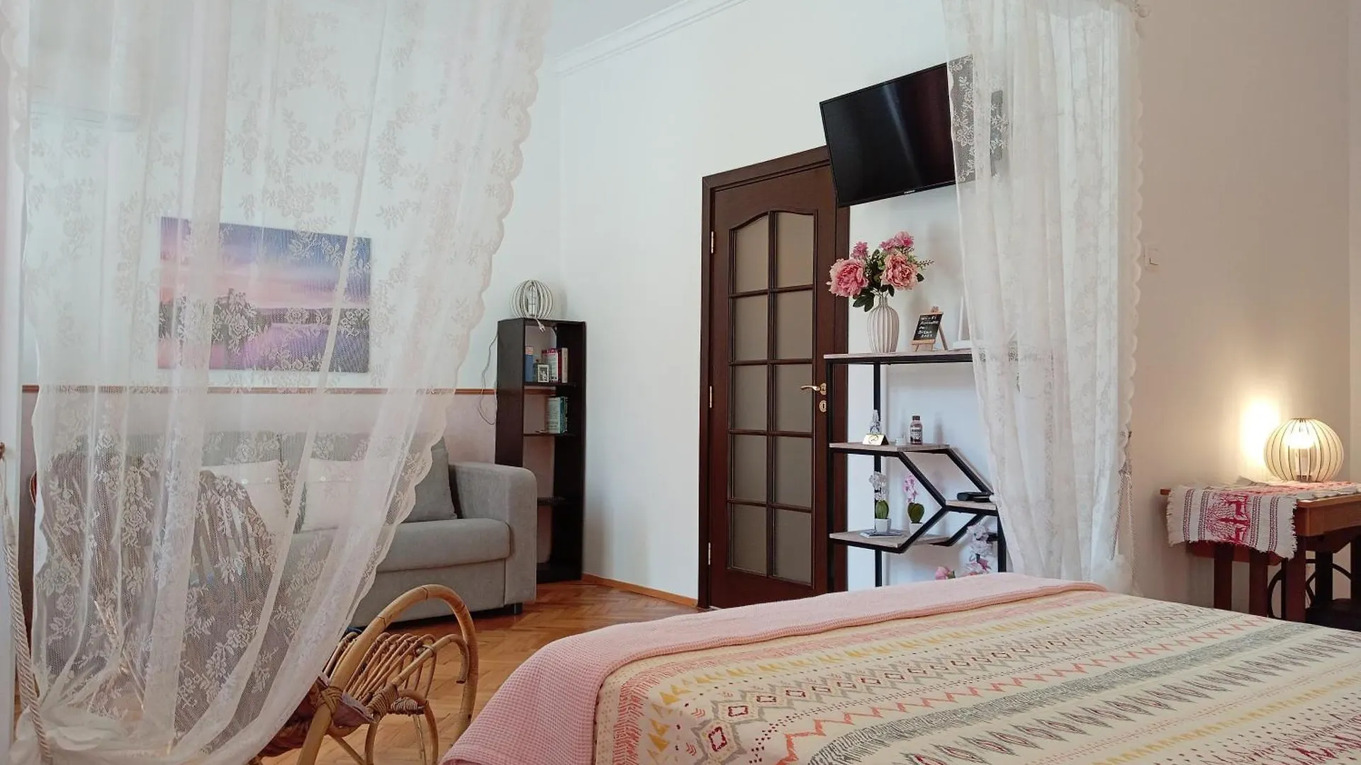 Romantic Bijoux Elegant Suite In Central Sofia 0*,